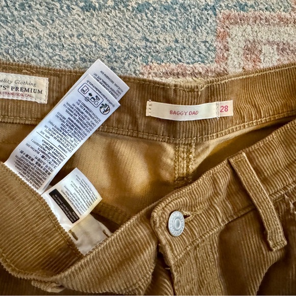 Women’s Baggy Dad Corduroy Levi’s Pants - Picture 4 of 4